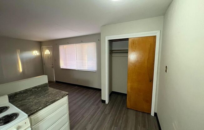 1 bed, 1 bath, 400 sqft, $625, Unit 02