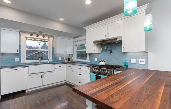 4bd/3ba Seattle Home