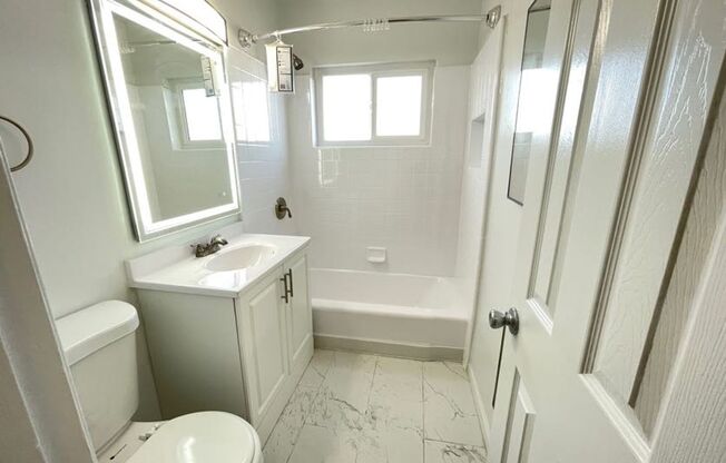 2 beds, 1 bath, 850 sqft, $3,075, Unit 105#12
