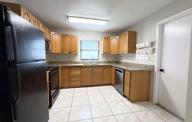 Great 3 BR home ~ Fenced Back Yard ~ A-Rated Oviedo Schools