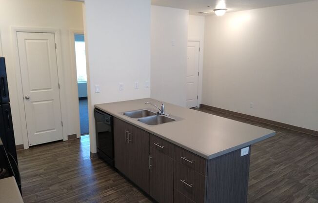 2 beds, 1 bath, 870 sqft, $1,225, Unit 18