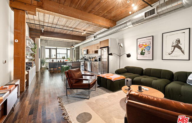 1 bed, 1 bath, 950 sqft, $3,850, Unit 425