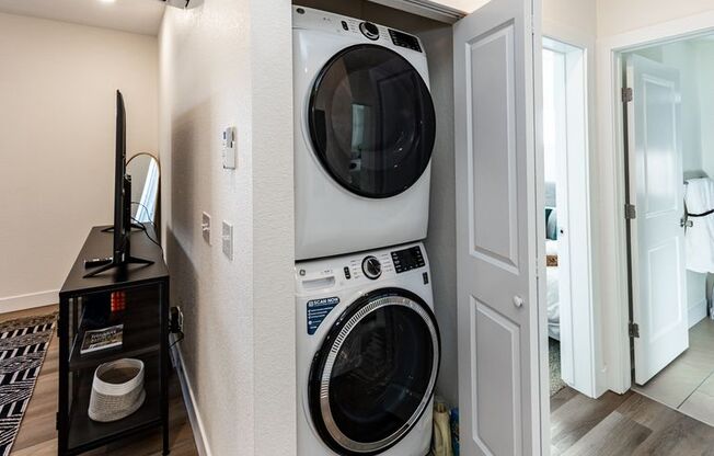 2 beds, 2 baths, 855 sqft, $1,795, Unit 5661 #203 Silverstone