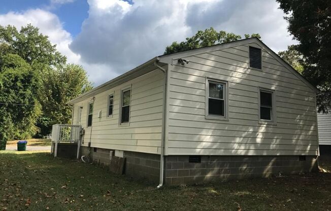 3 bedroom house on quiet dead end! All electric, Cental Ac, hardwoods and Laundry provided!