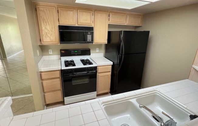 1 bed, 1 bath, $1,200