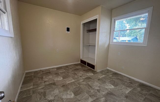 4 beds, 1 bath, $2,595