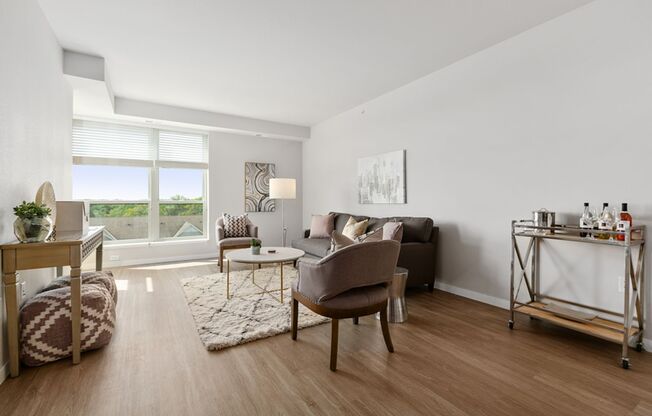 1 bed, 1 bath, 613 sqft, $1,475, Unit 320