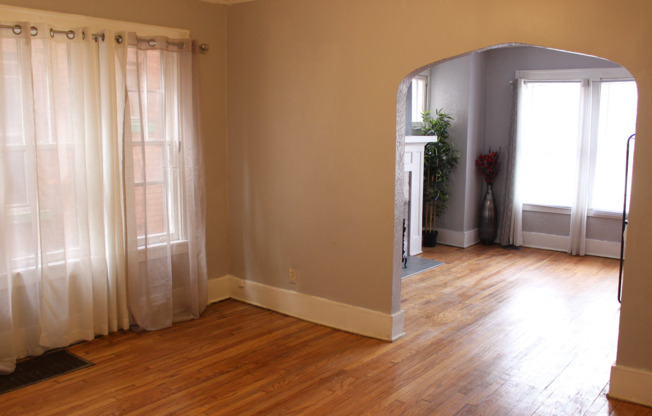 Perfect, first floor two bedroom flat great neighborhood