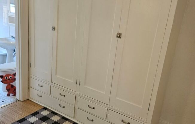 Studio, 1 bath, 337 sqft, $1,100, Unit 22