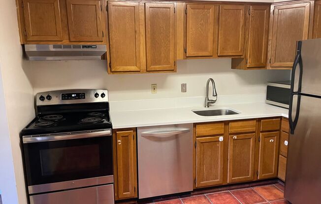 Bright and Spacious 2 bedroom Condo located in Catonsville