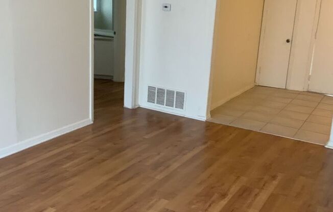 2 beds, 1 bath, $775, Unit 1