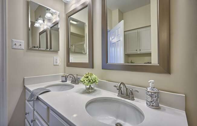 Modern Apartment Bathroom | Mechanicsburg Apartments | Graham Hill Apartments in Mechanicsburg