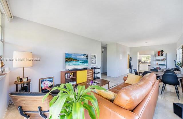 851 Meridian Ave