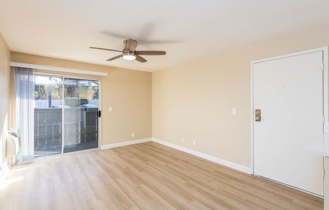 2 beds, 1.5 baths, 747 sqft, $2,295, Unit 06