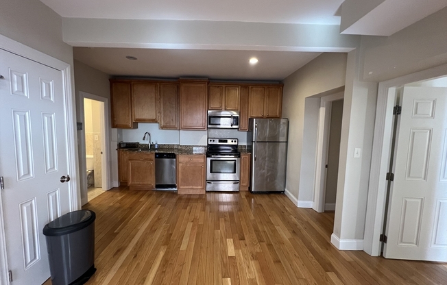 2 beds, 1 bath, 650 sqft, $2,800, Unit 2