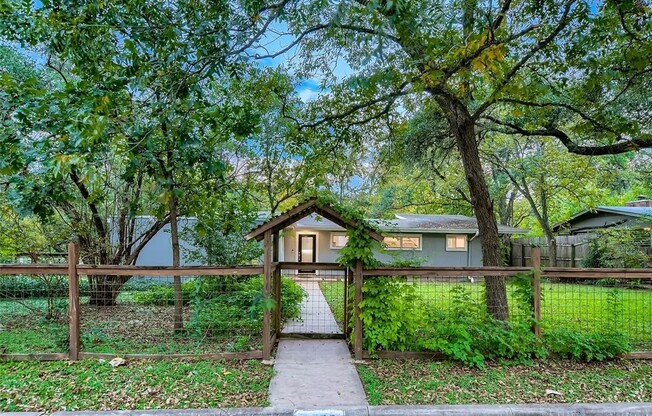 5009 STRASS DR