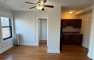 Studio, 1 bath, 300 sqft, $1,125, Unit 401