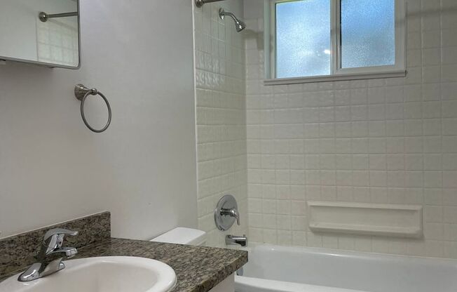 1 bed, 1 bath, 450 sqft, $1,225, Unit 8