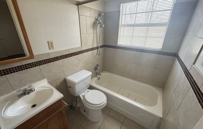 3 beds, 2 baths, $775