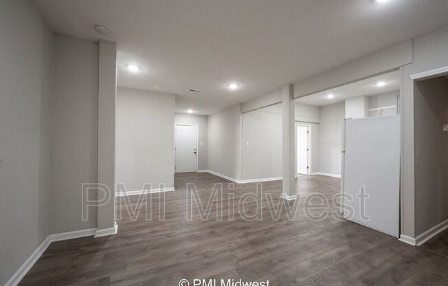 5037 E 10 ST