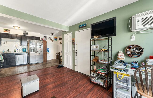 1 bed, 1 bath, $1,325, Unit # #J 24