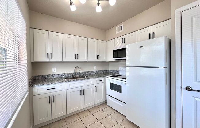 2 beds, 1.5 baths, 900 sqft, $1,749, Unit 600-118