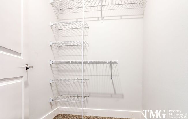 1 bed, 1 bath, 740 sqft, $1,625, Unit B230