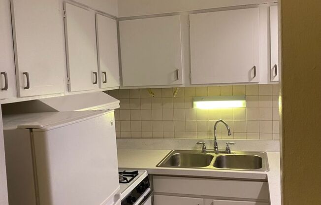 Studio, 1 bath, 400 sqft, $1,305, Unit 431-#421