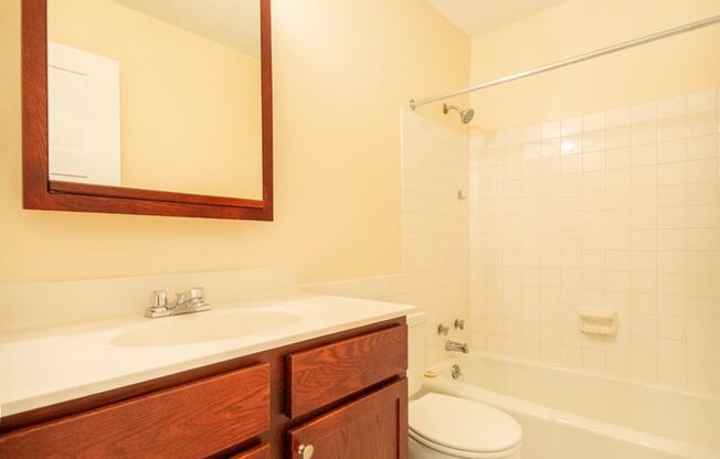 2 beds, 1 bath, 756 sqft, $1,325, Unit 824-203
