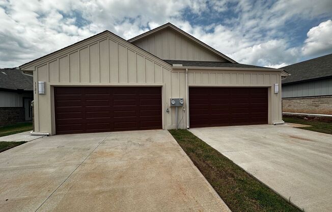 Great Brand New Construction 3Bed 2 Bath 2 Car Garage duplex In Edmond!!