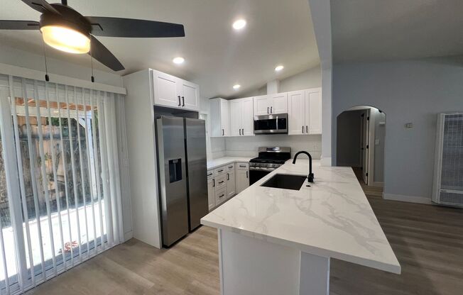 2 beds, 1 bath, 870 sqft, $2,399, Unit 527