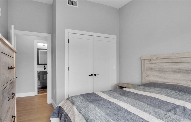 3 beds, 2 baths, 1,090 sqft, $5,250, Unit 318
