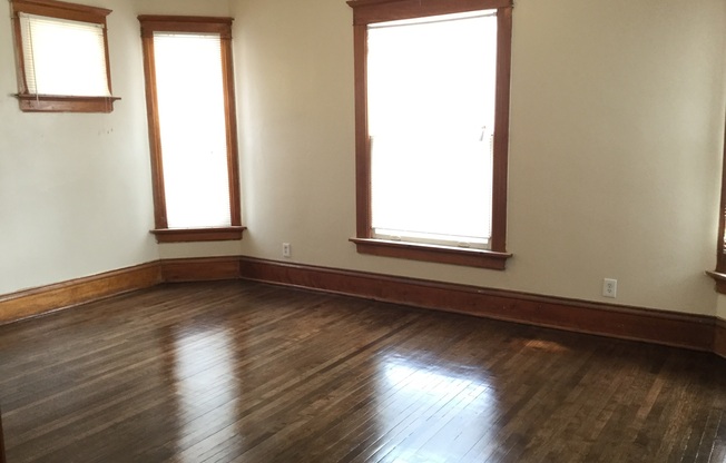 2 beds, 1 bath, $895, Unit lower