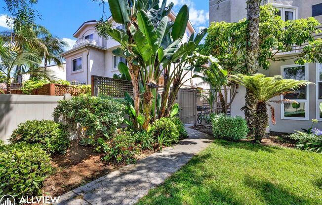 Spacious Coastal Condo with Rooftop Ocean Views in Pacific Beach