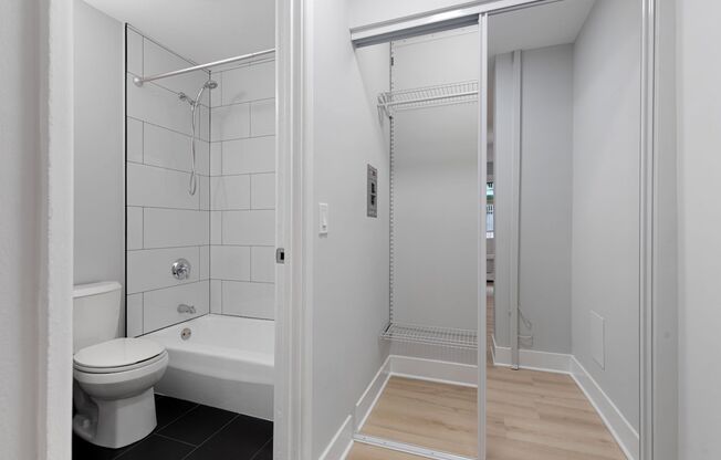 Studio, 1 bath, 295 sqft, $1,395, Unit 338