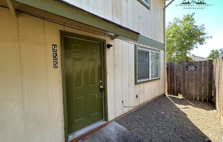 953-955 N Cloverleaf Lp.