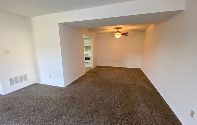 3 beds, 2.5 baths, 1,288 sqft, $1,369, Unit 04 - 410