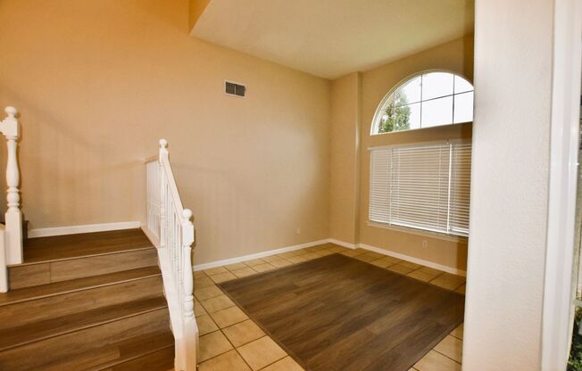 4 BR/ 2.5 Bath Spacious Open Floor Plan