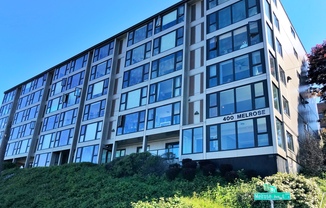 2-bed, 2-bath Condo with Sweeping Views of City and Space Needle!