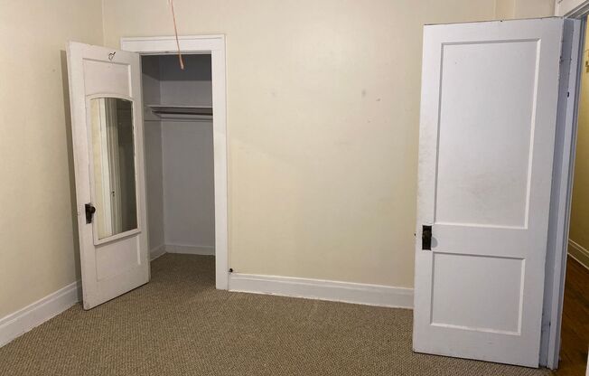 3 beds, 1.5 baths, $2,100, Unit 905 Maryland Apt 2