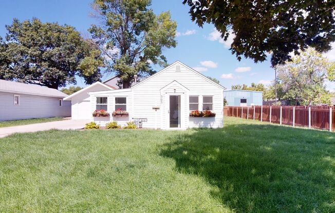 AVAILABLE AUGUST 1st! Cute Bungalow, Recently Updated