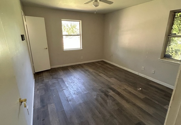 1300 TIMBERLAKE CIR