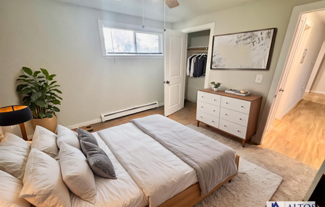 2 beds, 1 bath, 800 sqft, $1,275, Unit 10