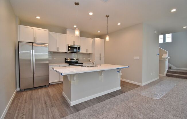 $3,490 / STUNNING BRAND NEW 3 BEDROOM MODEL TOWN HOME IN CENTRAL FREMONT