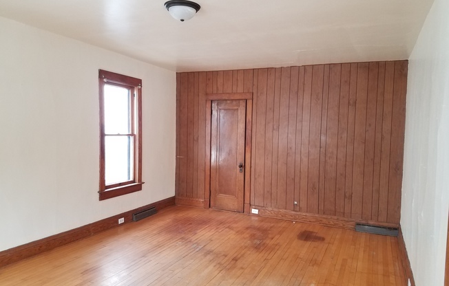 3 beds, 2 baths, $1,195