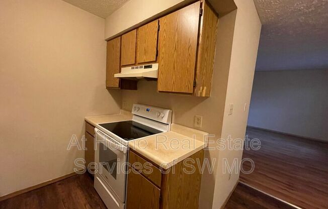 1306 E MCDANIEL