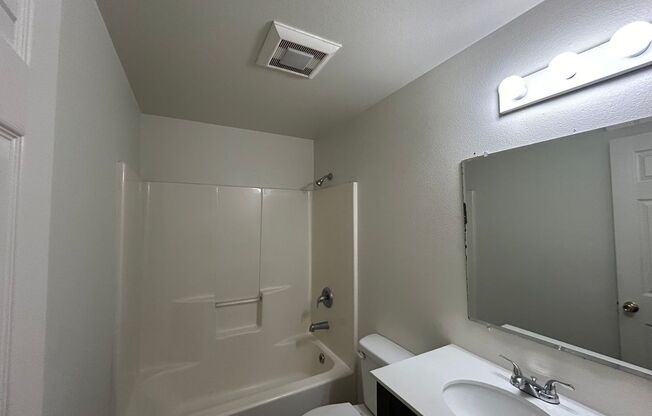 2 beds, 1 bath, $1,850, Unit Unit A