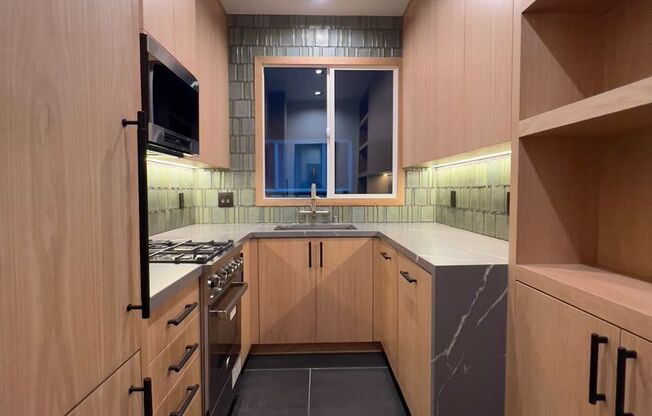 Studio, 1 bath, 400 sqft, $1,850, Unit 106