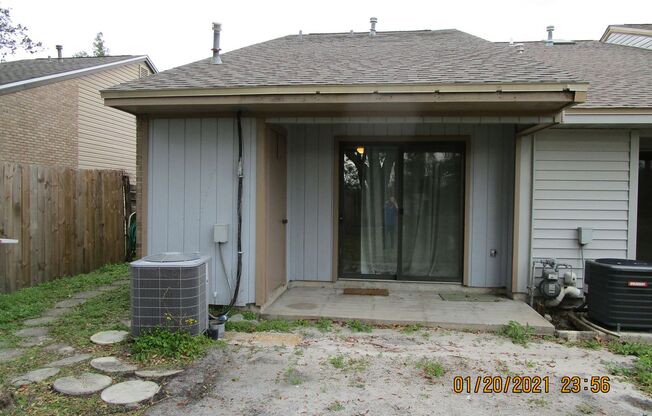 2 beds, 1.5 baths, $1,525