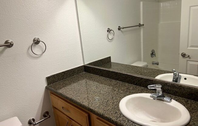 2 beds, 2 baths, 850 sqft, $2,955, Unit 839-05